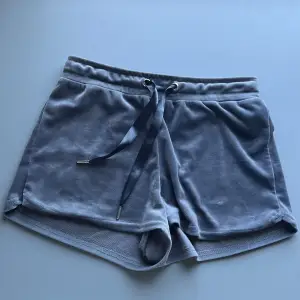 Grå sammets shorts från gina💕 bara använda några gånger
