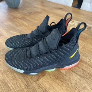 Lebron basketskor  - Storlek 40 Lebron basketskor Sälje pågrund av för små 