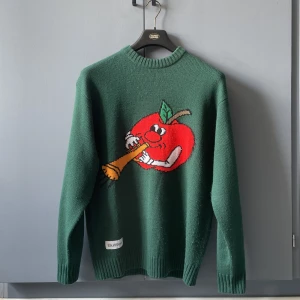 Stickad tröja - Butter Goods - Grön stickad tröja från Butter Goods, stor i storleken och passar oversized. Bra skick aldrig använd. Orginal pris: 1400 kr Storlek: S