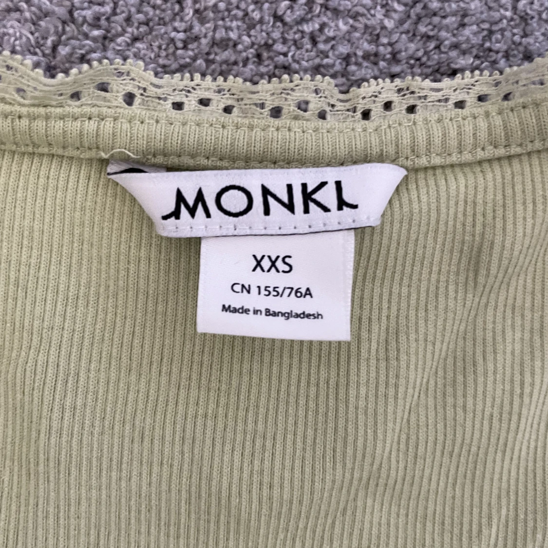 Sommrig grön tröja - 91