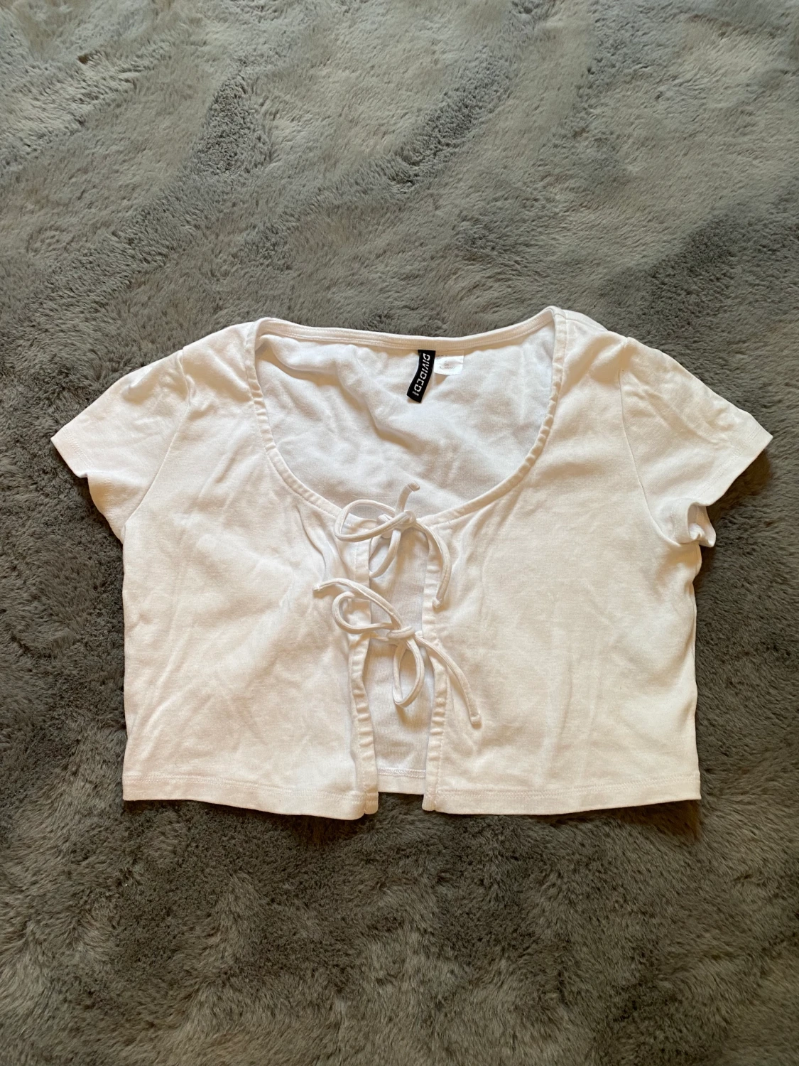 Oanvänd knyttröja från hm 