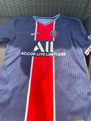 Psg tröja  - Lionel Messi tröja- fel säsong men fortfarande en psg och messi tröja-pris kan diskuteras 