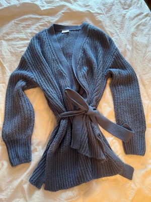 Stickad kofta  - Storlek M