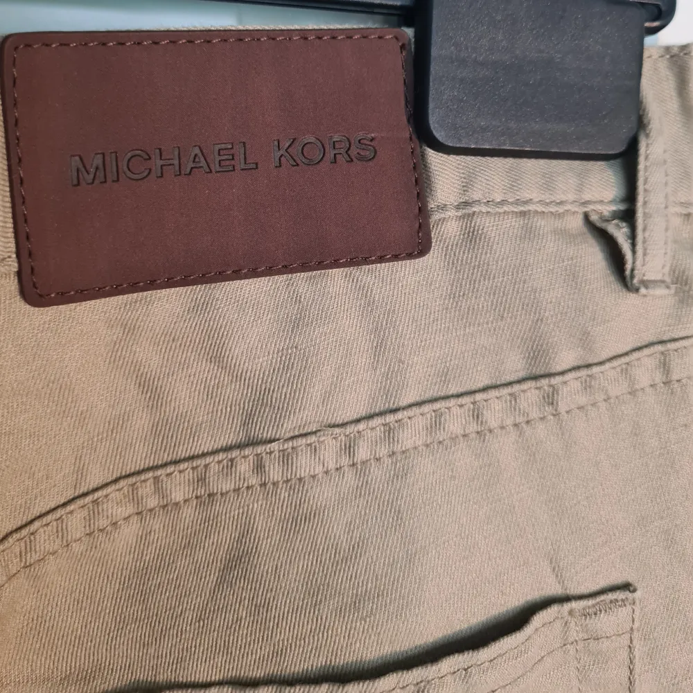 Fina beige färg linné byxor från Michael Kors strl 32. Jeans & Byxor.