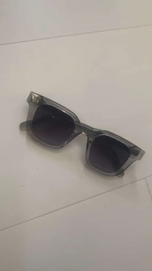 Shimi glasögon  - Köpte dom här om veckan och dom passa inte så säljer dom. Snabba affärer 