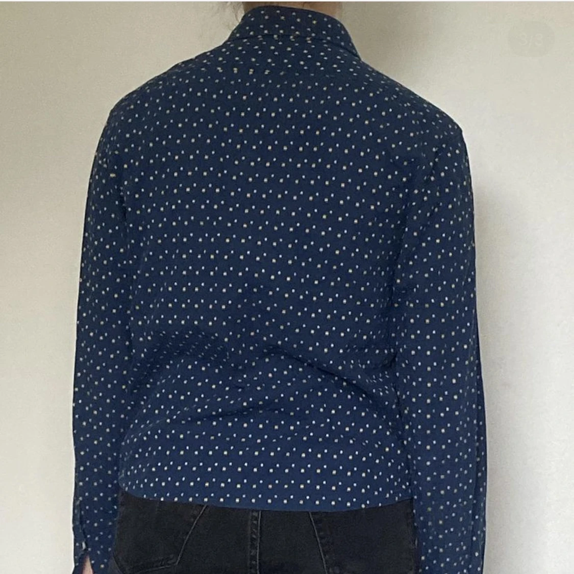 Blå skjorta med prickar - 91