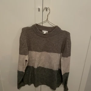 Randig tröja - Randig finastickad tröja