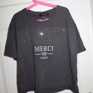 T-shirt - Tappat några stenar men annars fint skick