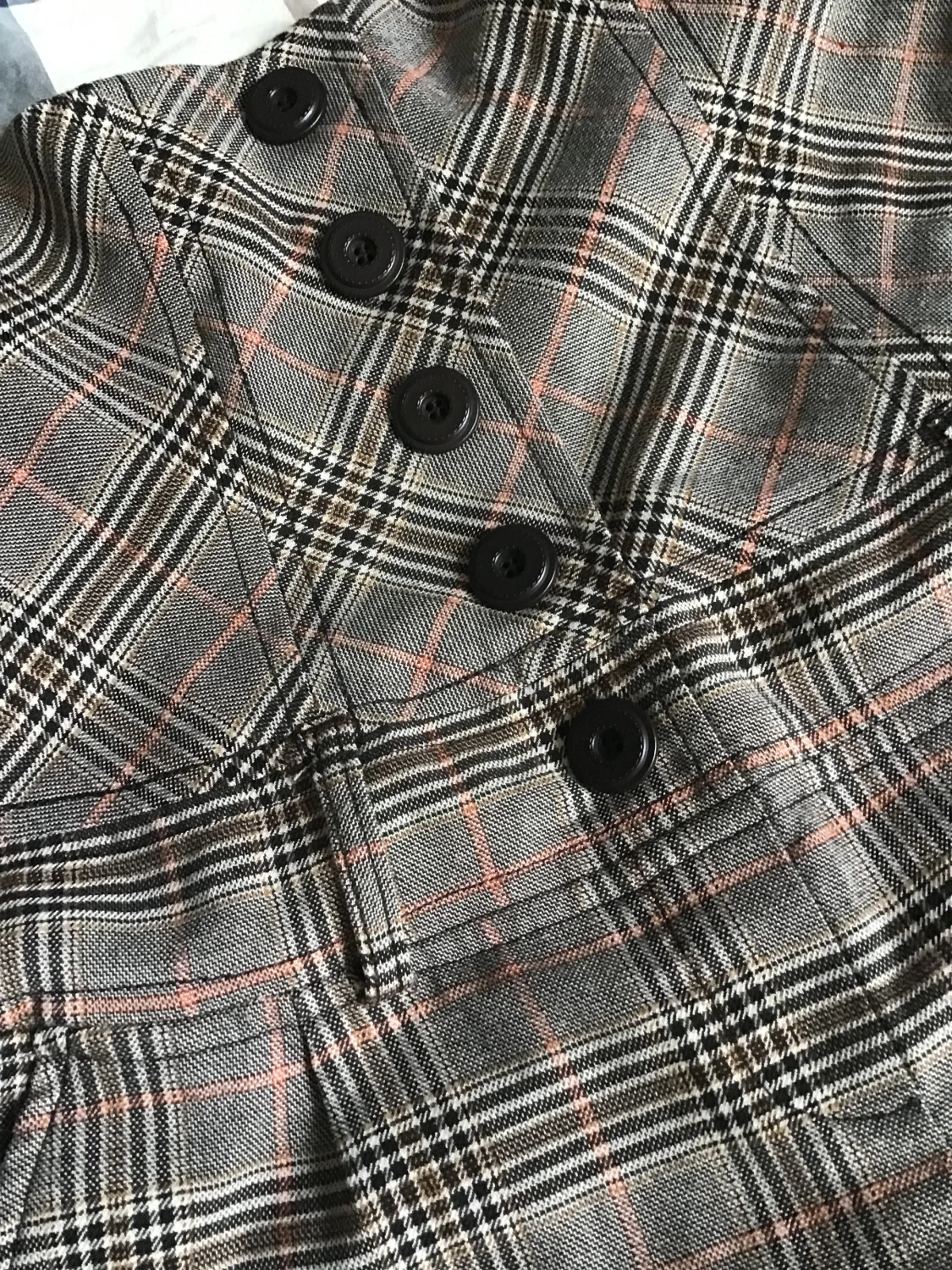 Gullig blanco shorts med knappar - 90