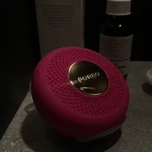 Oanvänd FOREO ufo mini 2. Säljer pga att den inte kommit till användning någon gång. Laddare & platshållare följer med! Nypris ligger på 1700 och uppåt. Frakten ingår🩷