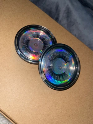 Fransar  - Ögonfransar i olika modeller! Öppnade !  40kr - 1 par  200kr - 5 par