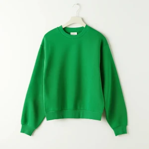 Sweatshirt - Säljer den här helt nya sweatshirten från Gina tricot, aldrig använd! Nypris 259kr, säljer för 179kr! Färgen är som på första bilden eftersom dåligt ljus på sista!✨