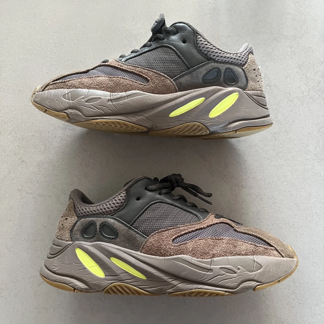 Yeezy 700 Mauve