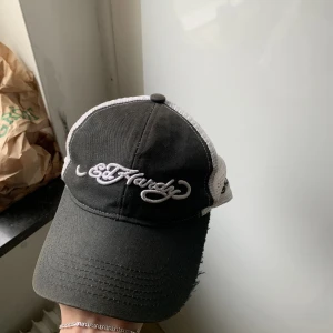 Ed Hardy keps - Fet Ed Hardy keps med knäpp baktill för storleks justering