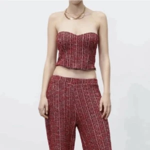 Zara topp - Säljer denna topp från zara eftersom den inte passar mig. För 120kr❤️❤️