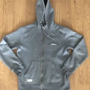 Grå Race Marine Zip - Grå Race Marine Zip i storlek 42-S