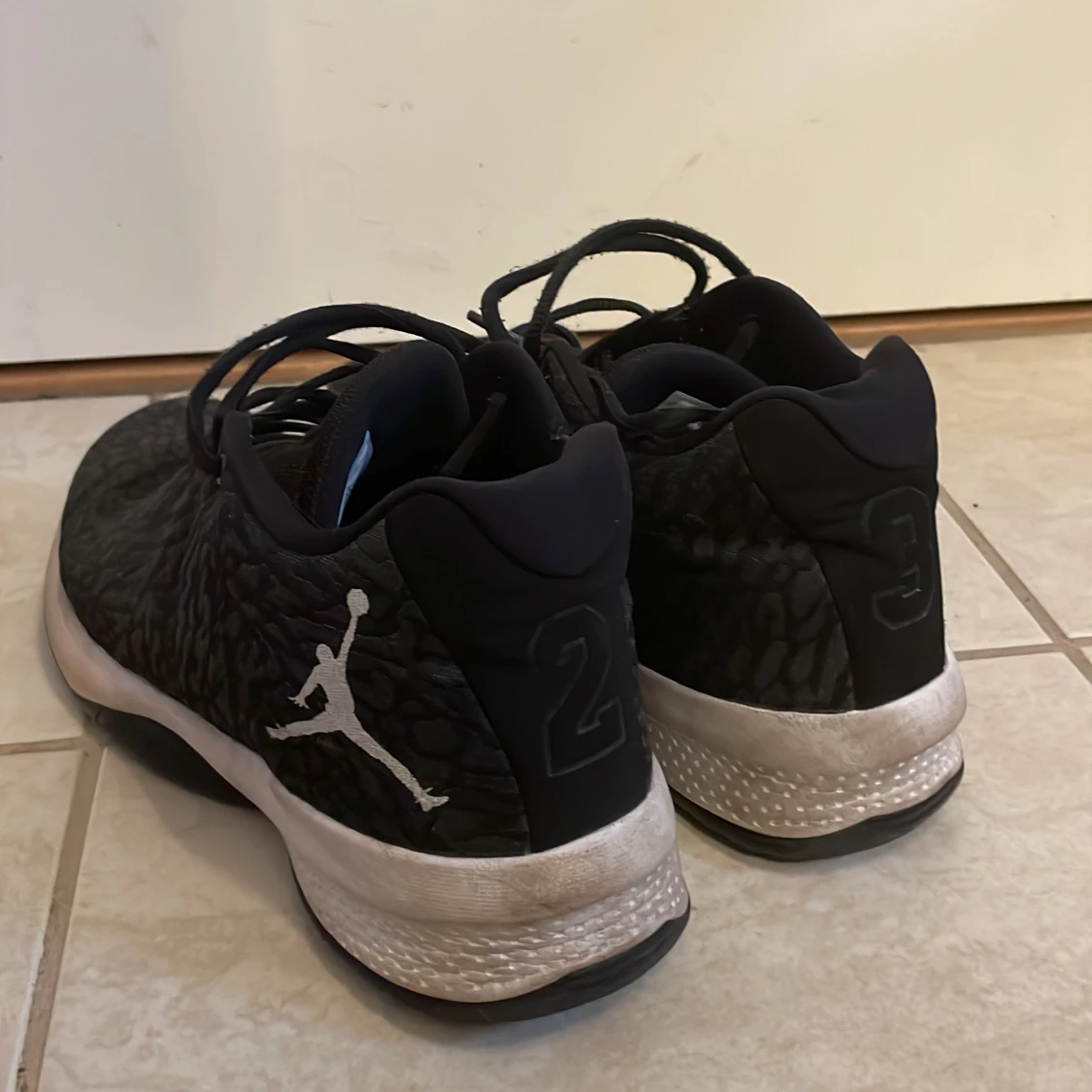 jordan b.fly - strlk 44,5 - 90