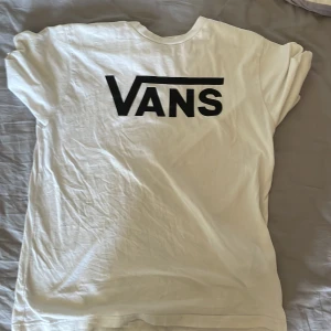 Vans t shirt 152 - En vana tröja i fint skick. Välldigt skönt material