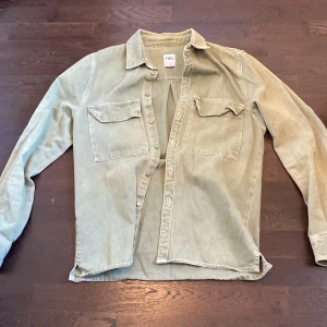 Zara overshirt  - Ganska använd men fortfarande bra skick 