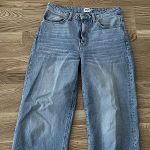 Jeans  - Blå jeans från Lager 157 i storleken  M. Säljer på grund av att de inte används. Byxorna är raka i modellen och är använda ca 5 gånger.😊🌟