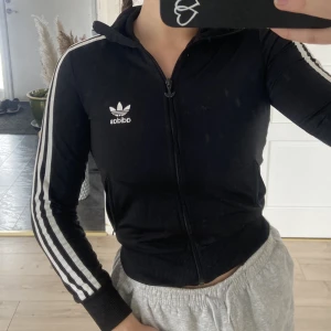 Adidas kofta - Sparsamt använd💗