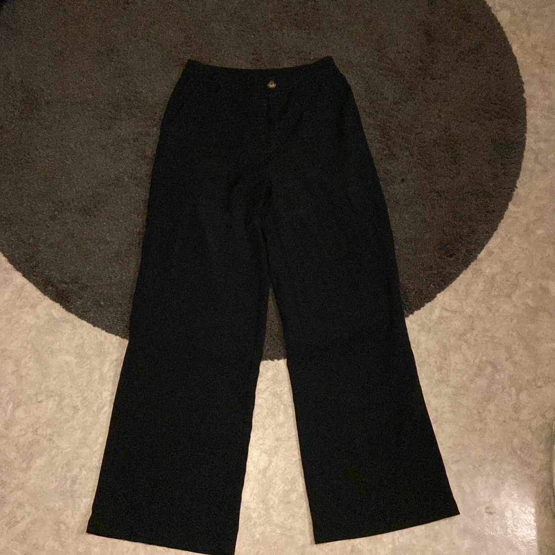 Svarta kostymbyxor