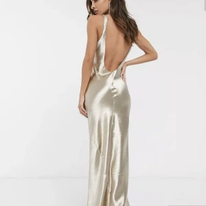 Långklänning  - Så fin balklänning! Storlek 36🤍 Kom med prisförslag🤎