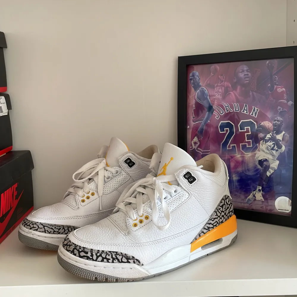 Air jordan 3 storlek 36W kommer med orginallåda. Kvitto finns. Skor.