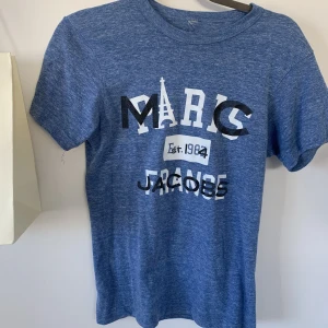 Marc Jacobs t-shirt  - T-shirt från Marc Jacobs i storlek S 