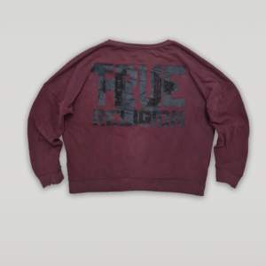 Vinröd tröja från true religion i storlek M. Köpt second hand men i mycket bra skick :)) 