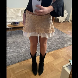 Kjol - Så snygg kjol som tyvärr inte kommer till användning längre💘