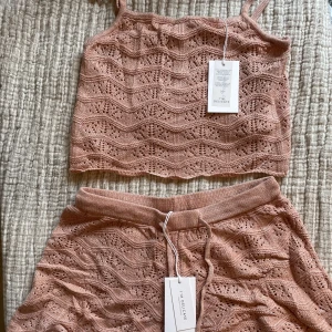 Ghanda sett strl S - Super snyggt virkar sett i strl S från Ghanda som är nytt och aldrig använt. Det är aprikos/rosa i färgen🥰