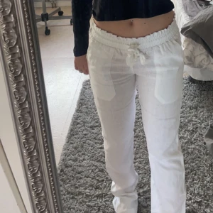 Skagen clothing linnebyxor med låg midja - Lågmidjade linnebyxor fråg Skagen clothing💓 Helt oanvända pga för små.