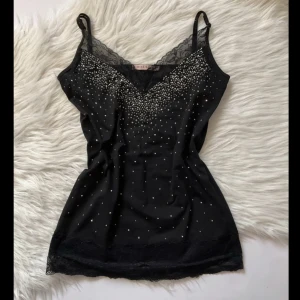 Vintagetopp - Så söt topp med glitter/rhinestones på!!! 