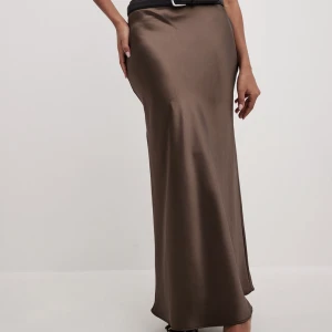 Kjol - Fin satinkjol från NAKD💓 Storlek 34 Aldrig använd ✨Köparen står för frakt✨ 