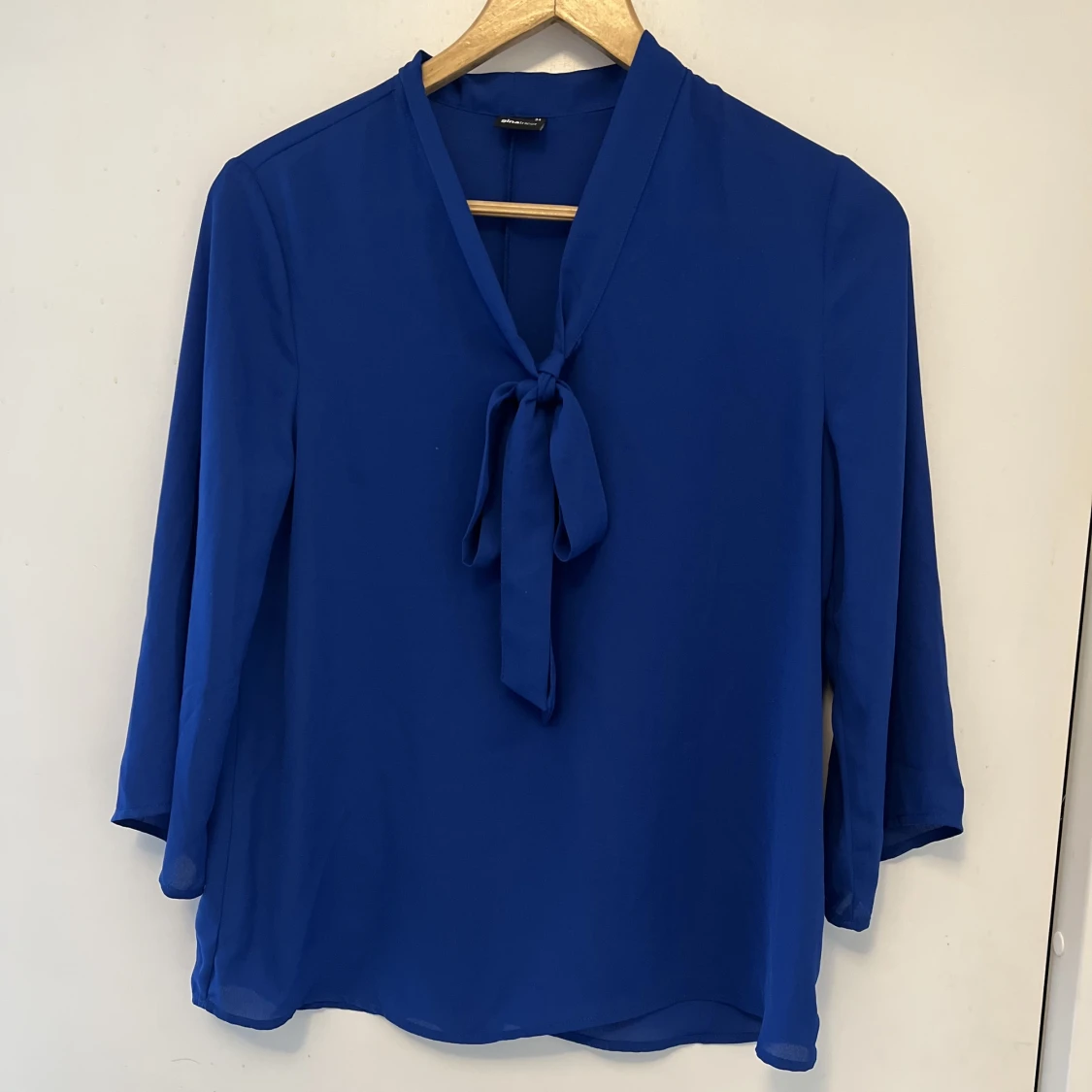 Blus från Gina tricot