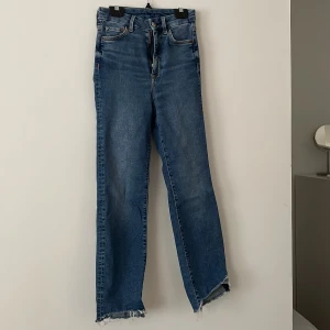 Slim jeans - Slim jeans högmidja från &denim strl 34