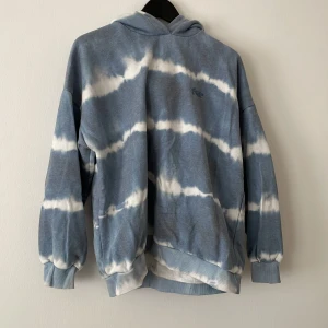 Hoodie - Snygg hoodie knappt använd strl Large