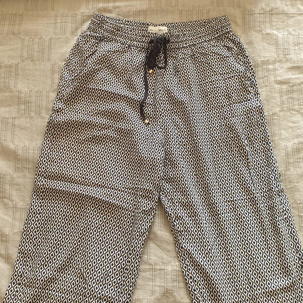 New summer pants size 38. If you have any questions contact me :). Jeans & Byxor.