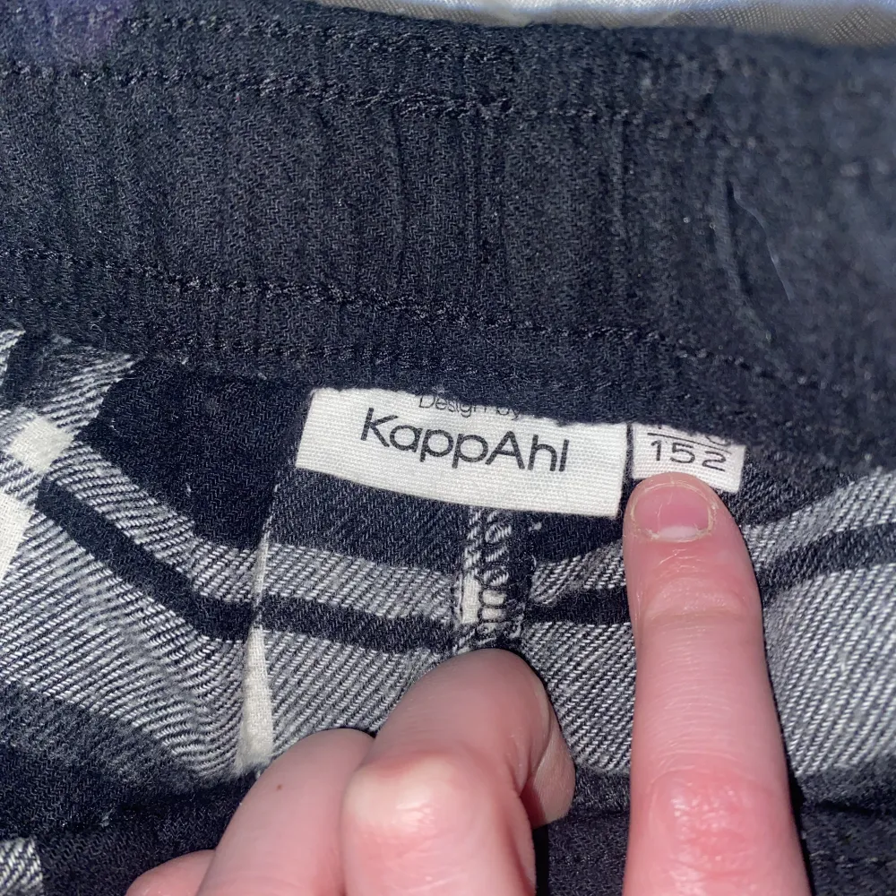 Dom är inte alls slitna och har nästan aldrig använt dom, de är ifrån Kappahl!. Jeans & Byxor.