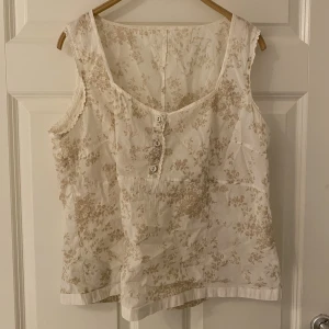 Söt blus  - Köp helst via köp direkt funktionen 🙏🏻💕