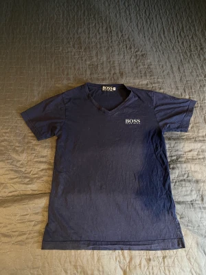Hugo Boss Tröja Strö S - Hugo Boss T-shirt. Storleken är mindre än M. 