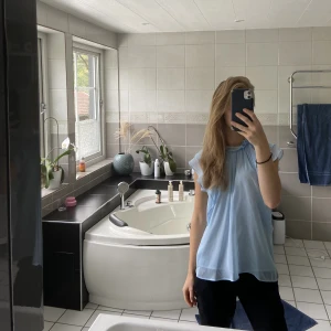 Supersöt blus  - Såå fin blå blus ifrån Zara. Aldrig använd då den tyvärr inte kommit till användning 😩