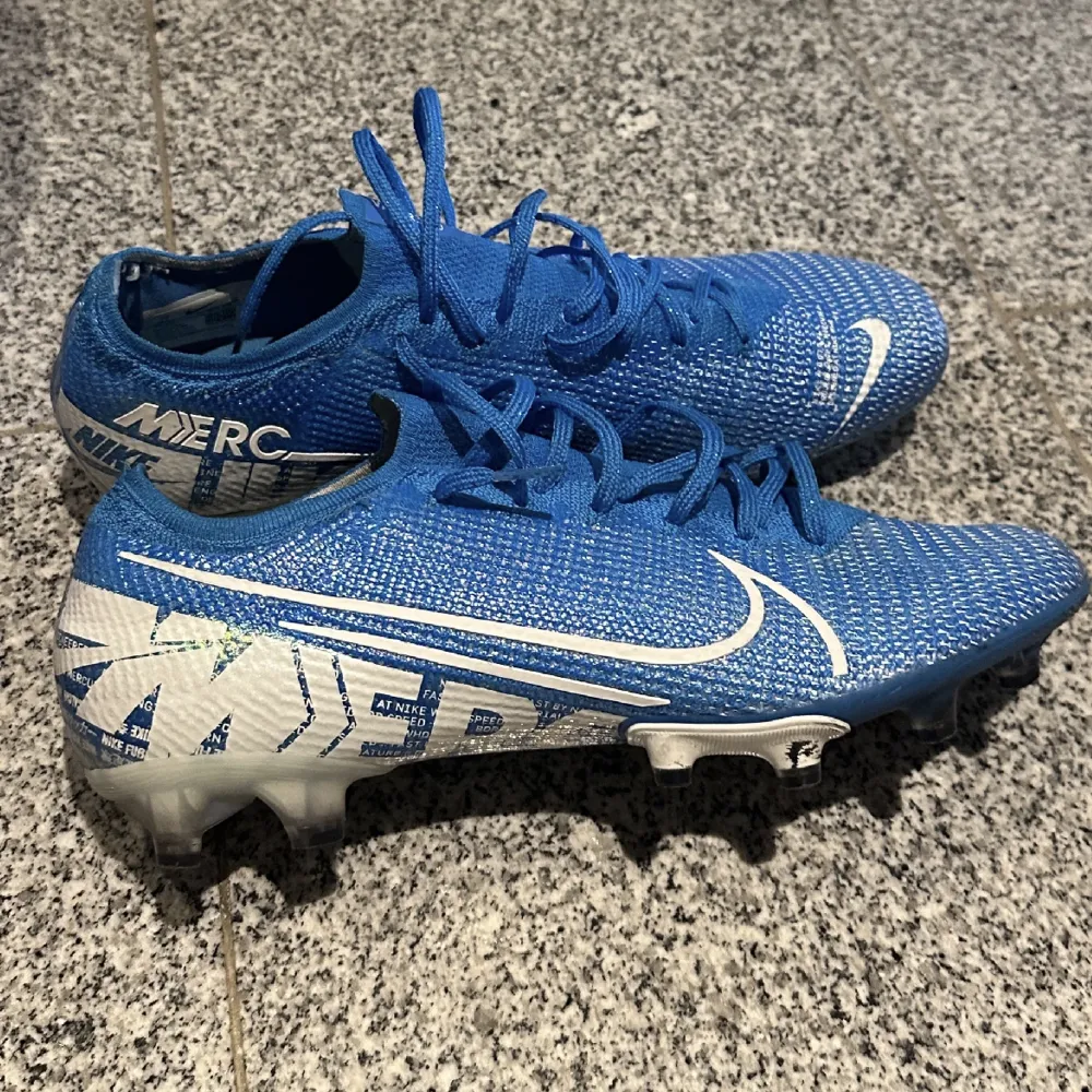 Säljer mina mercurial vapor i strl 45, använda 3 veckor säljer då de är lite stora. Skor.