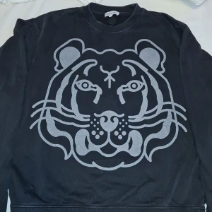 Kenzo tröja  - Helt ny limited edition kenzo tröja storlek M ny pris ca 4k säljs för ca 1600kr
