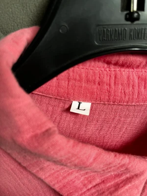 Rosa blus - Bra skick, kommer ej till användning 