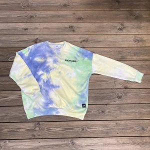 Sweatshirt  - Sparsamt använd och mig väldigt fint skick 💚⚡️☺️