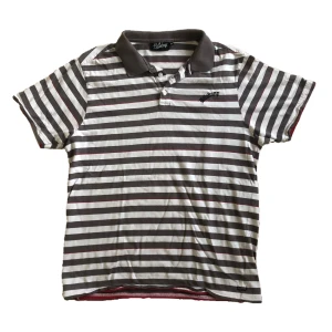 Billabong polo - Randig polo med tryck på ryggen, true to size:)