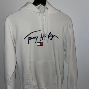 Hoodie  - Snygg Tommy hilfiger Hoodie!