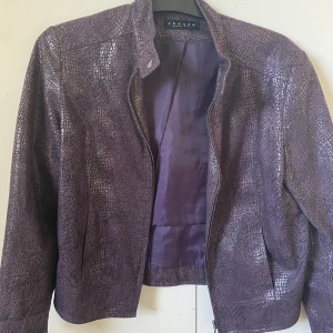 Bikerjacka - En ormönstrad bikerjacka jätte fint skick💗